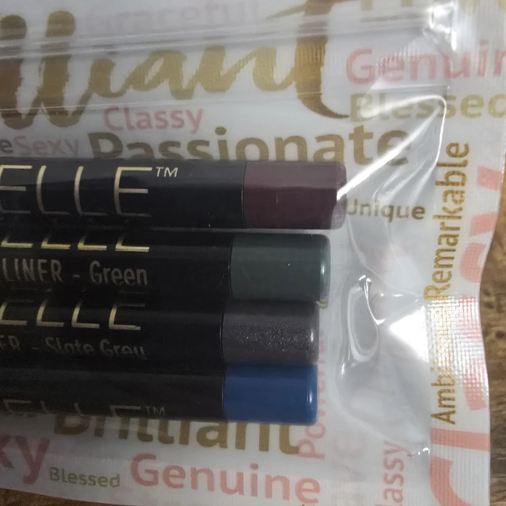 New Belle Beauty Definabelle Kajal liner 4 PK Garnet, Deep Teal, Slate Grey, Gre